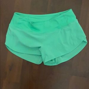 Lululemon size 4 green speed up shorts 2.5”